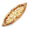 Pide mit Mozzarella und Feta